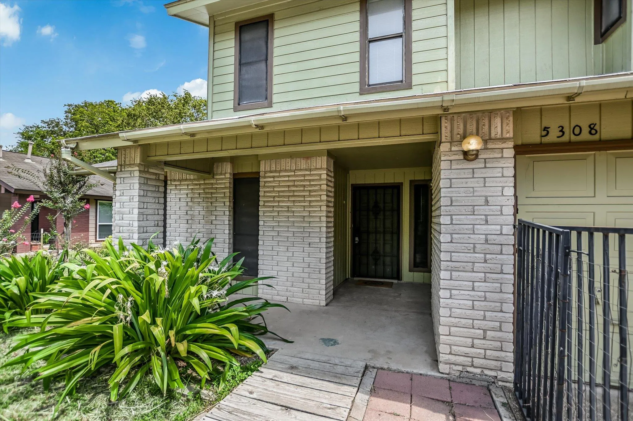 Photo of 5308 MEADOW CRST, Austin, TX, 78744