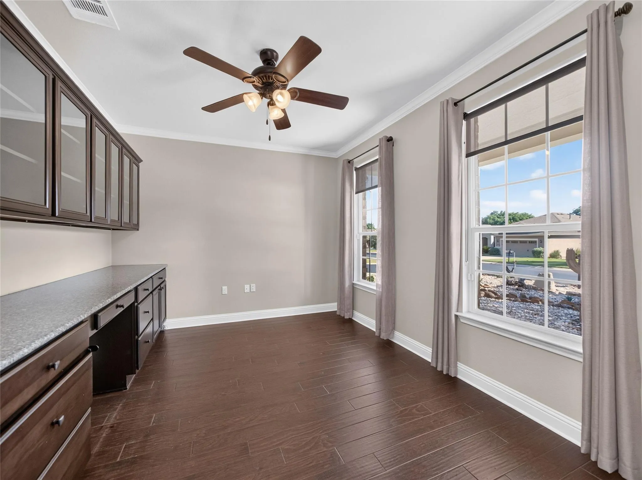 Photo 3 of 435 DAVIS MOUNTAIN CIR