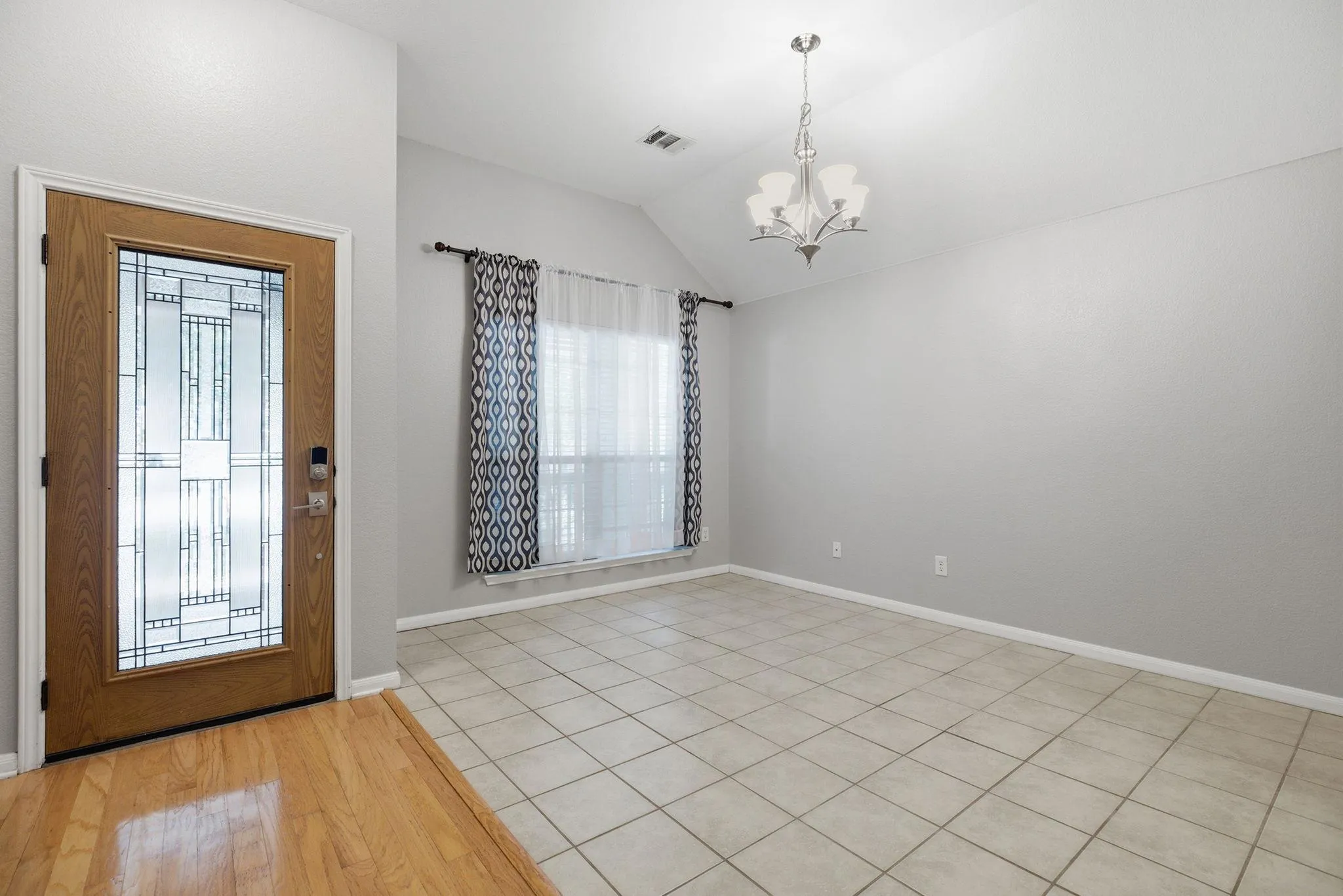 Photo 5 of 2409 SILVER SPUR LN
