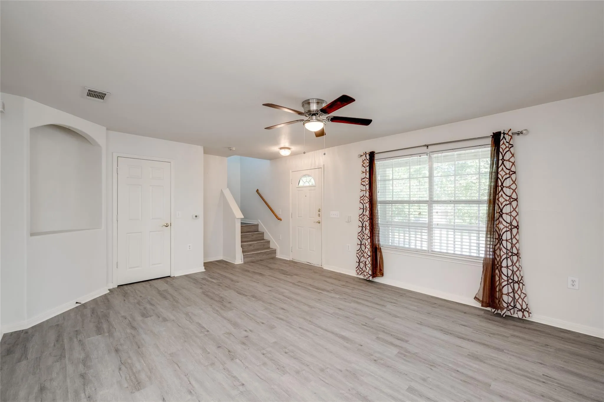 Photo 3 of 6117 PERLITA DR
