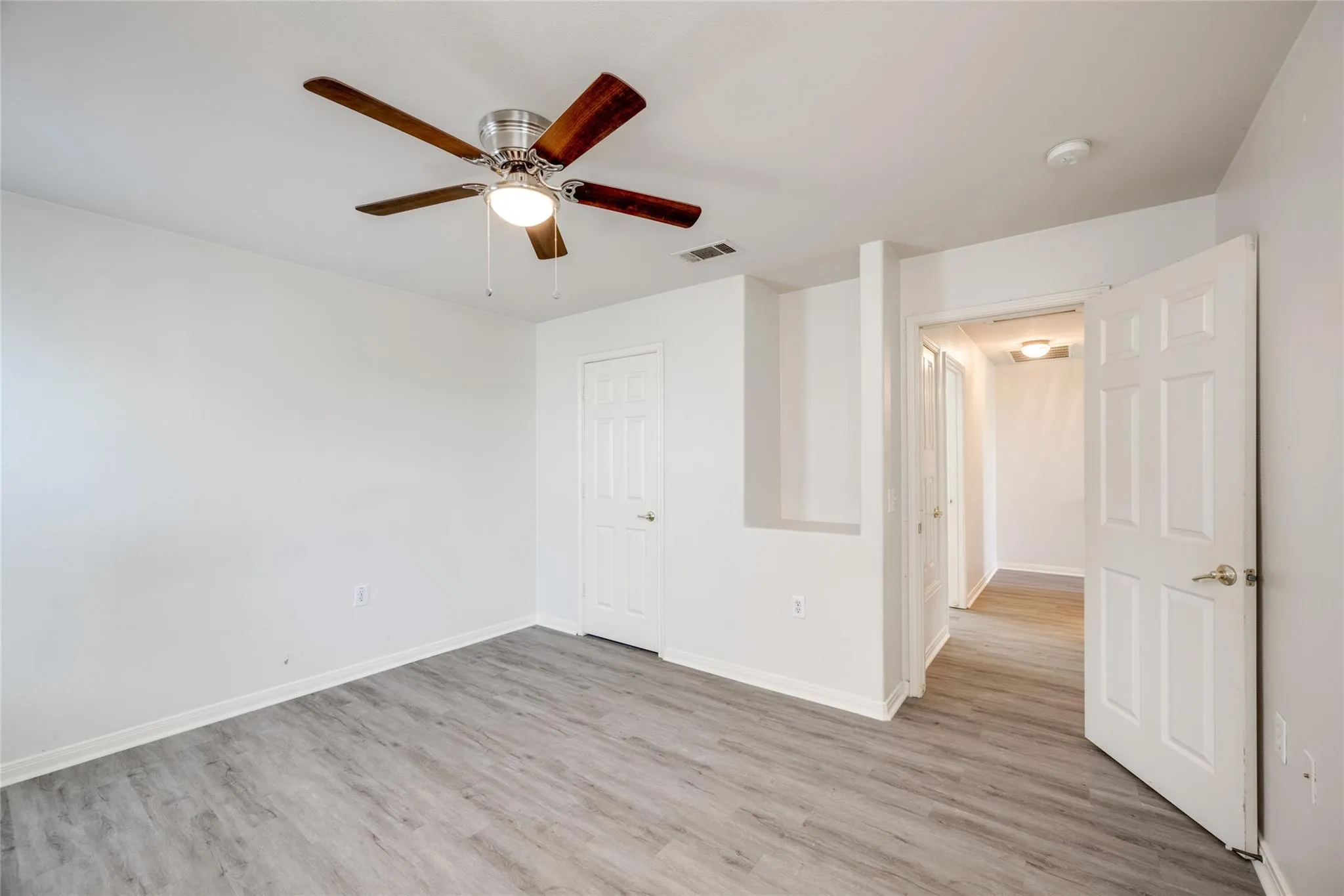 Photo 5 of 6117 PERLITA DR