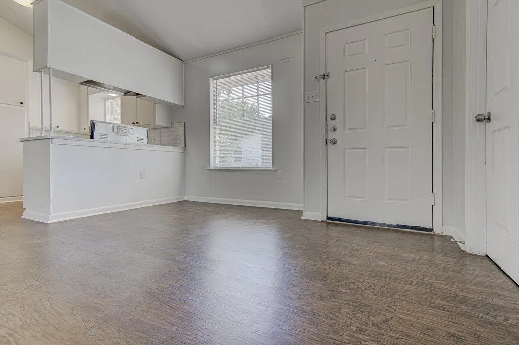Photo 5 of 5703 GLOUCESTER LN #A