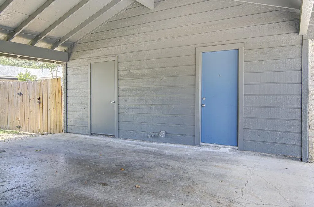 Photo 3 of 5703 GLOUCESTER LN #A