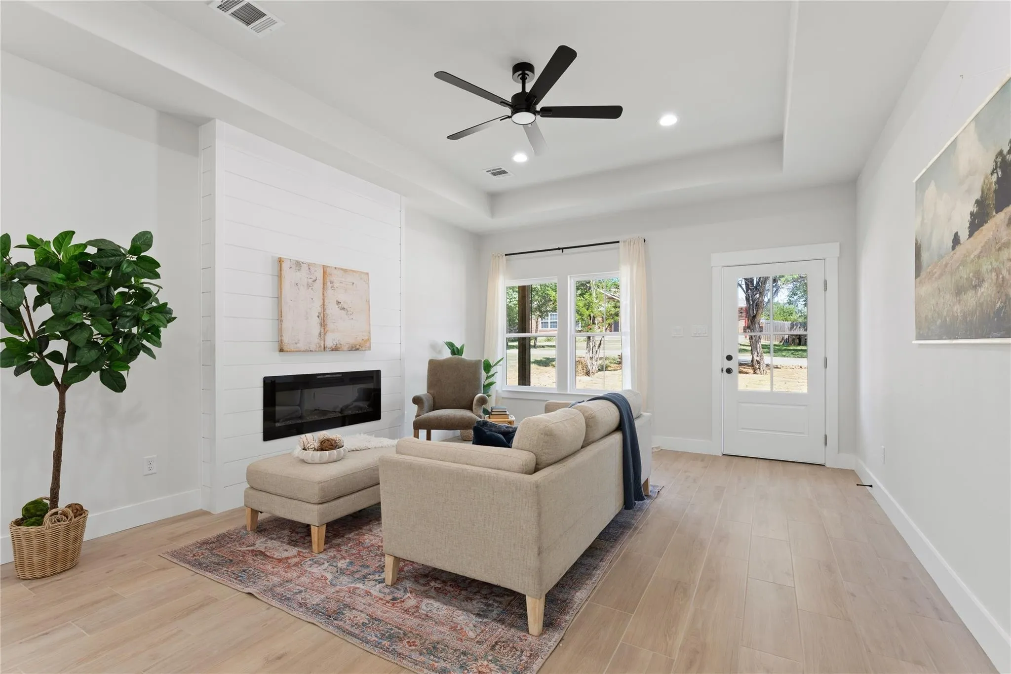 Photo 5 of 9 STONE CREEK CIR