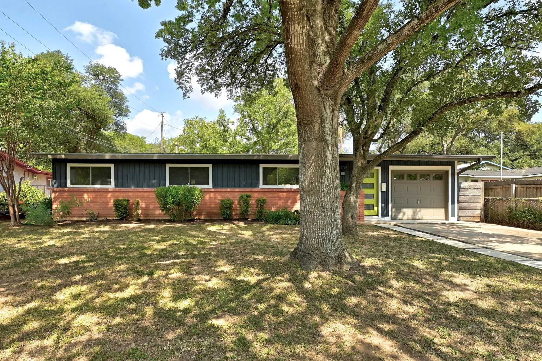 Photo 2 of 4702 EVERGLADE DR