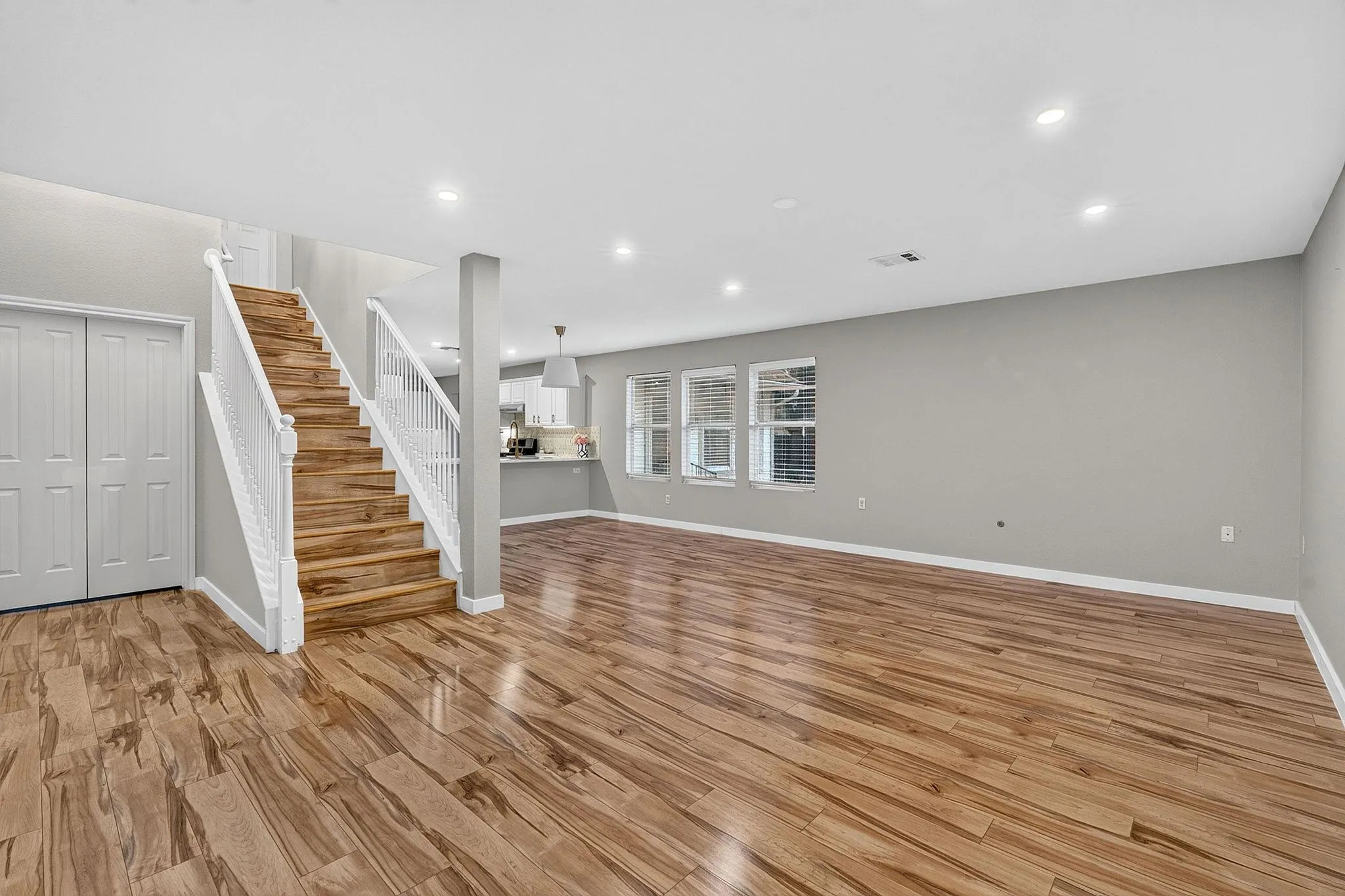 Photo 5 of 1703 MIMOSA LN