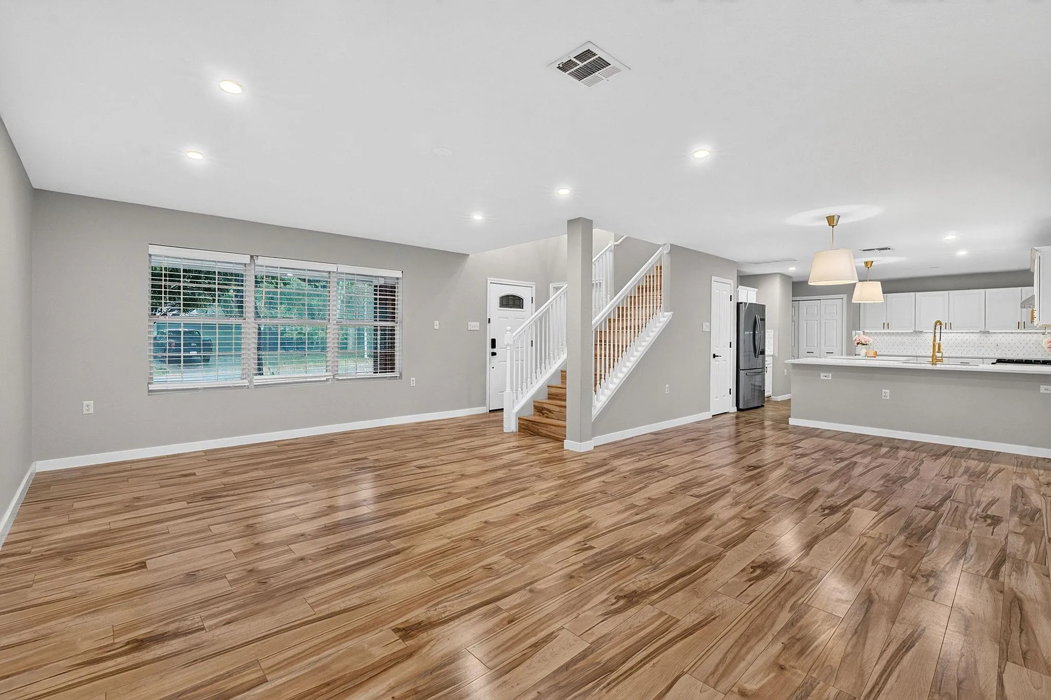 Photo 3 of 1703 MIMOSA LN