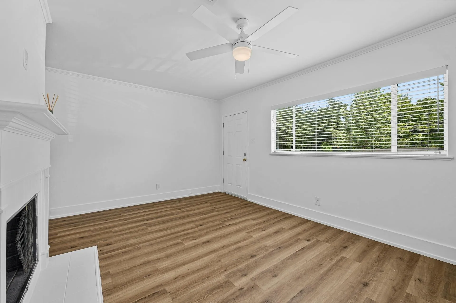 Photo 4 of 2401 WINSTED LN #2