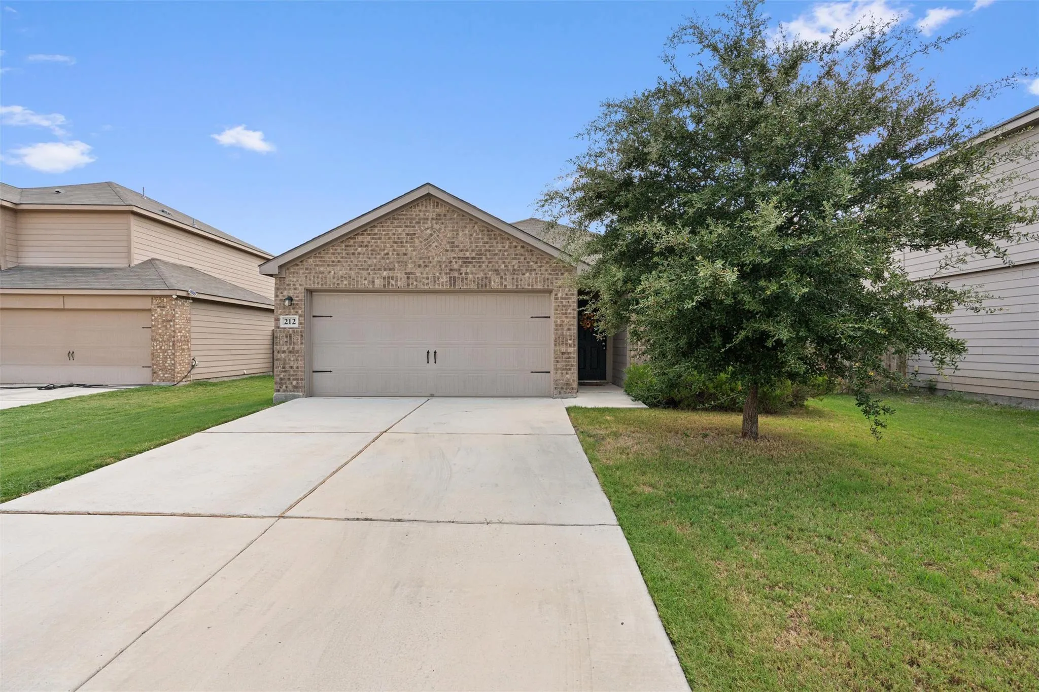 Photo 3 of 212 HYACINTH WAY