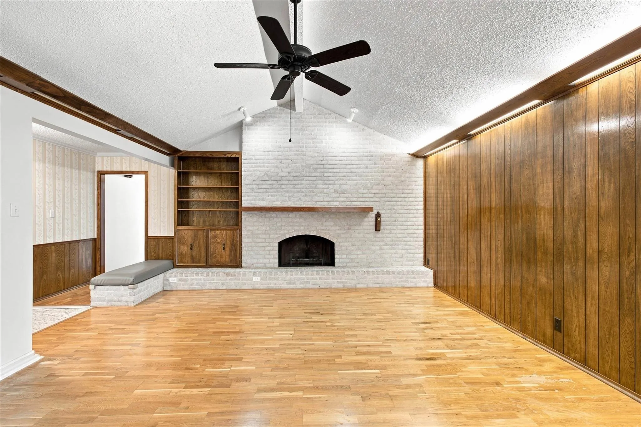 Photo 5 of 9202 SHADY OAKS DR