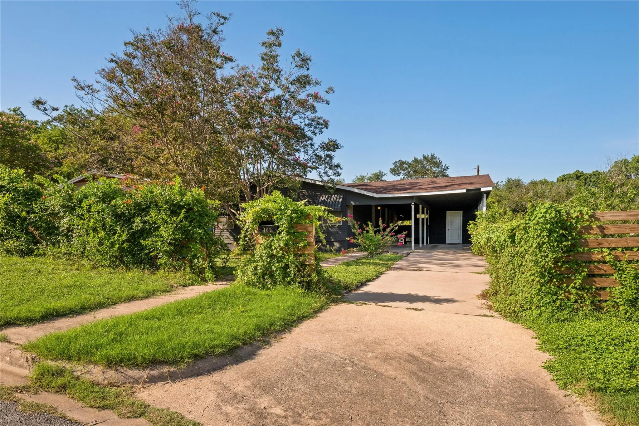 Photo of 402 PHILCO DR, Austin, TX, 78745