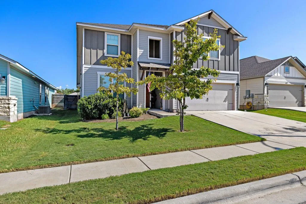 Photo 3 of 233 TRELLIS BLVD