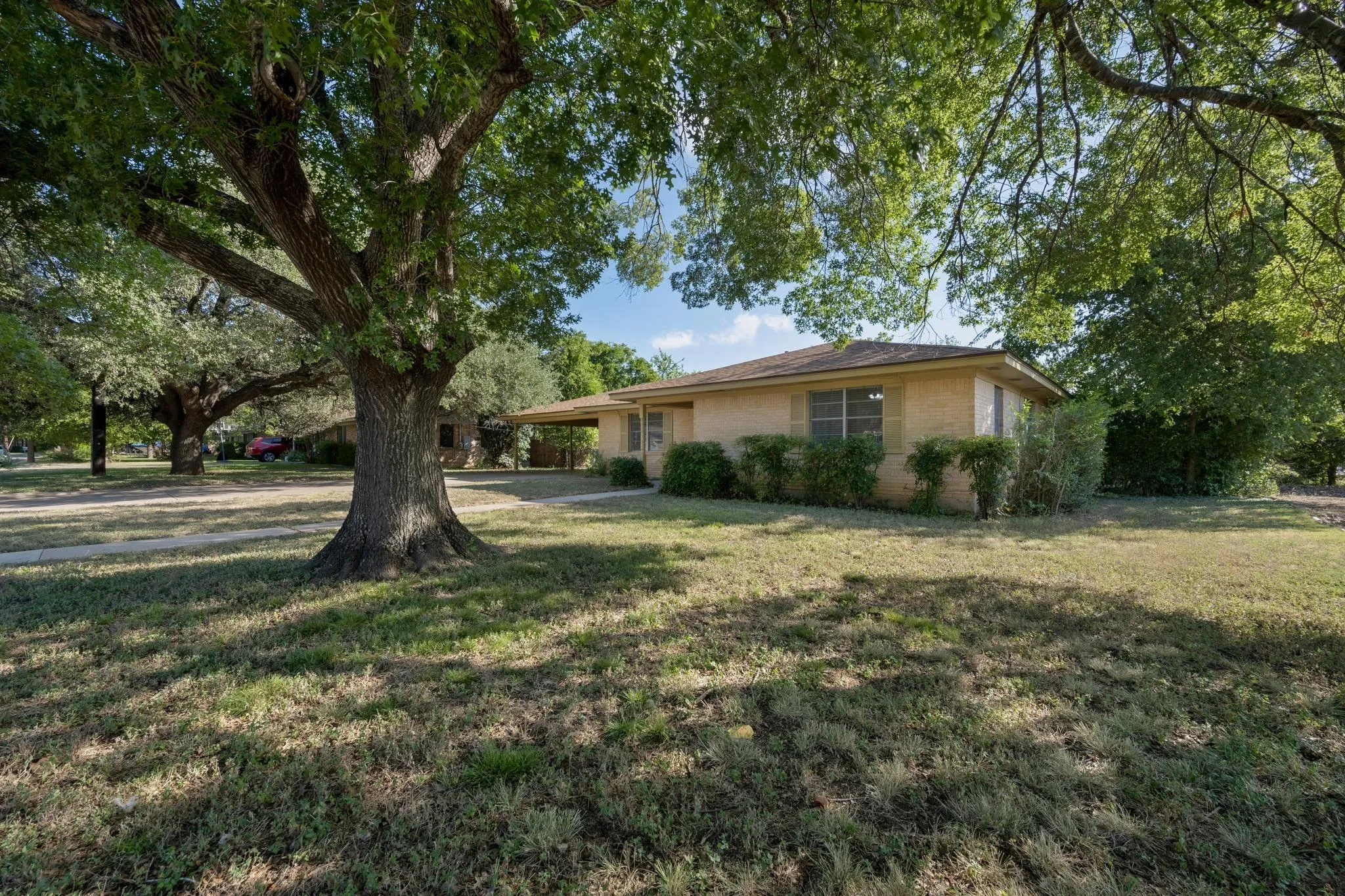 Photo 2 of 1615 PARK LN