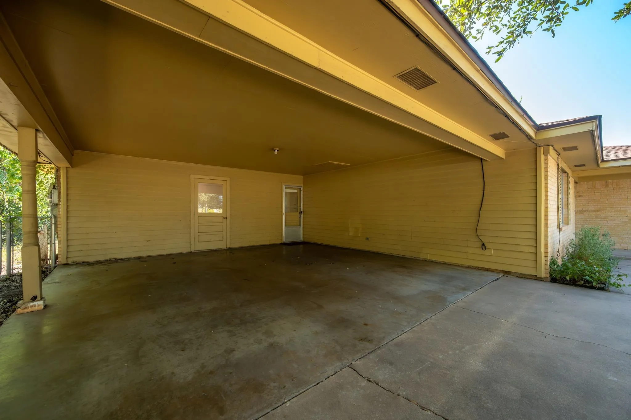 Photo 4 of 1615 PARK LN