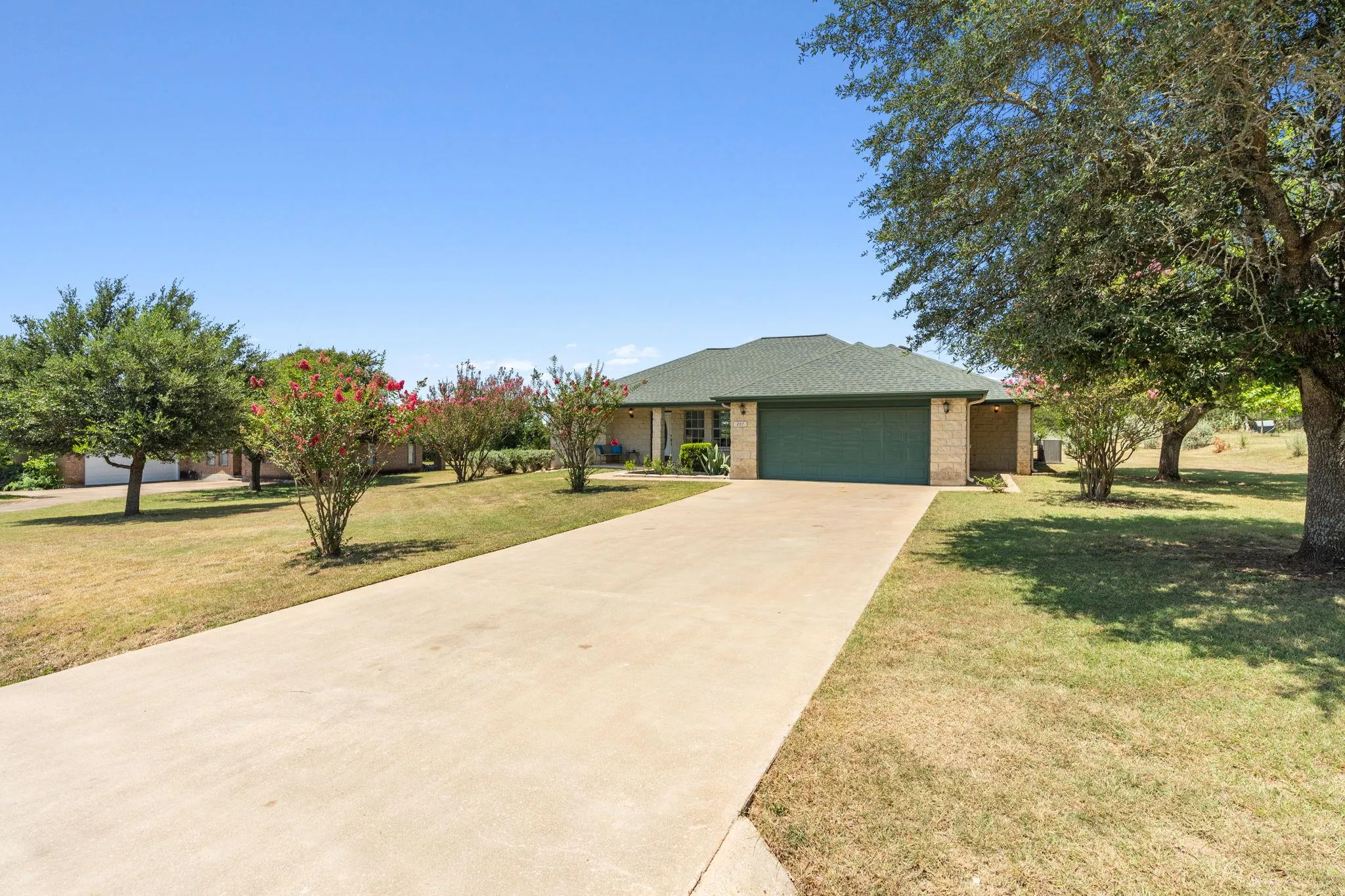 Photo 3 of 207 MEADOW OAKS DR