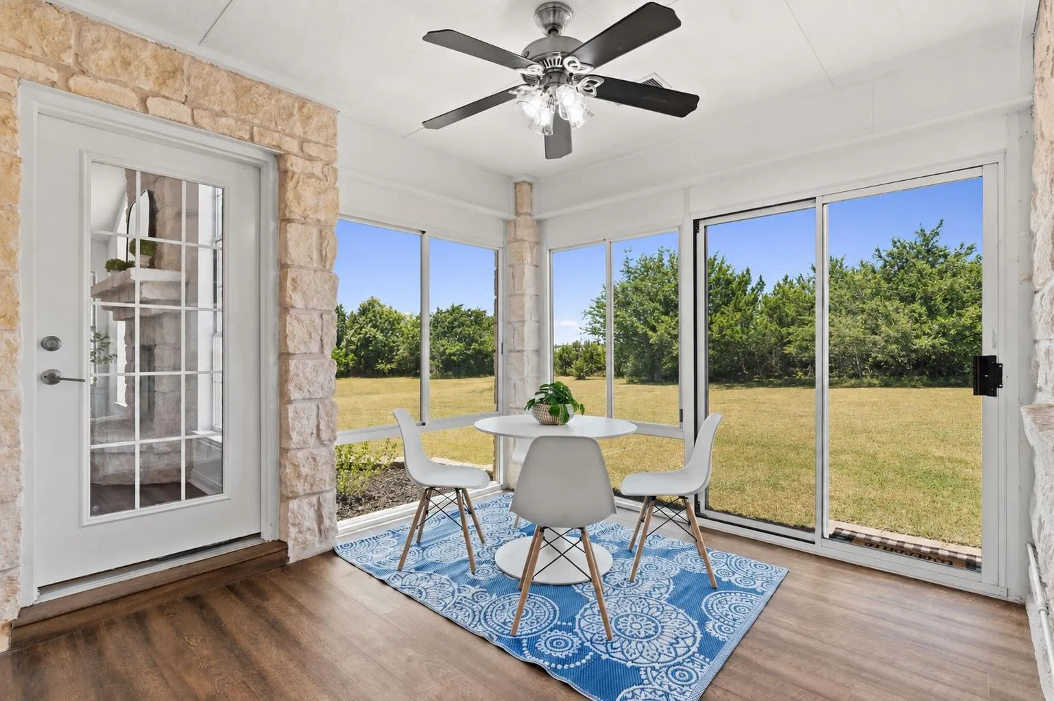 Photo 5 of 207 MEADOW OAKS DR