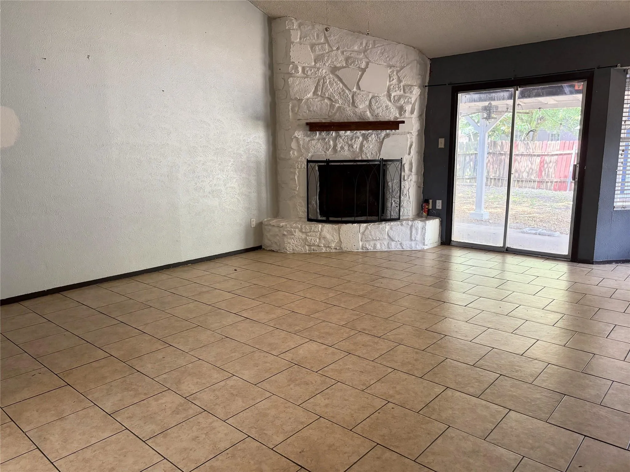 Photo 5 of 5000 FONTENAY DR