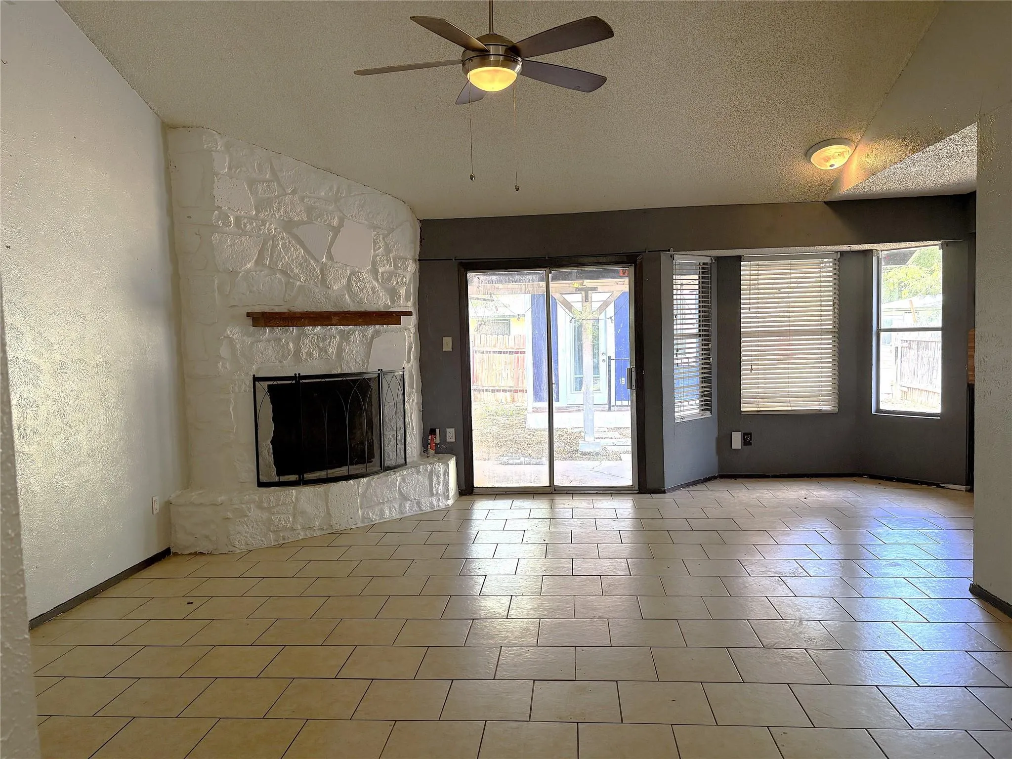 Photo 4 of 5000 FONTENAY DR