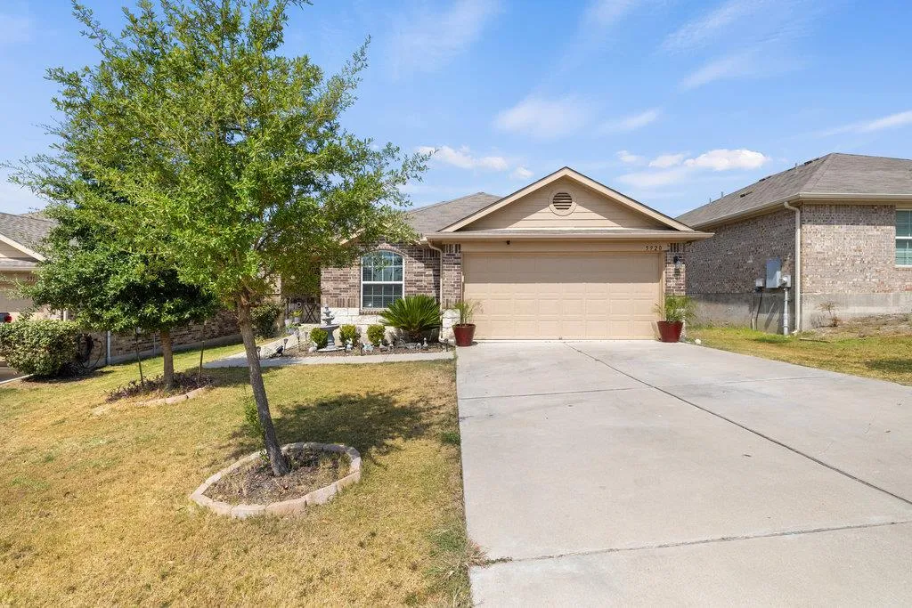 Photo of 5920 MONTRELIA DR, Austin, TX, 78724
