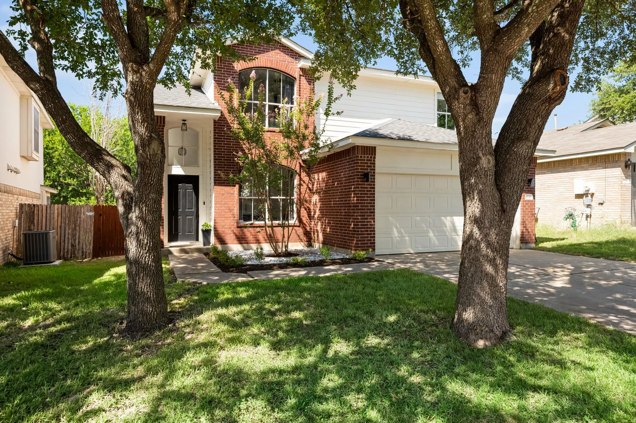 Photo 2 of 1130 VINCENT PL