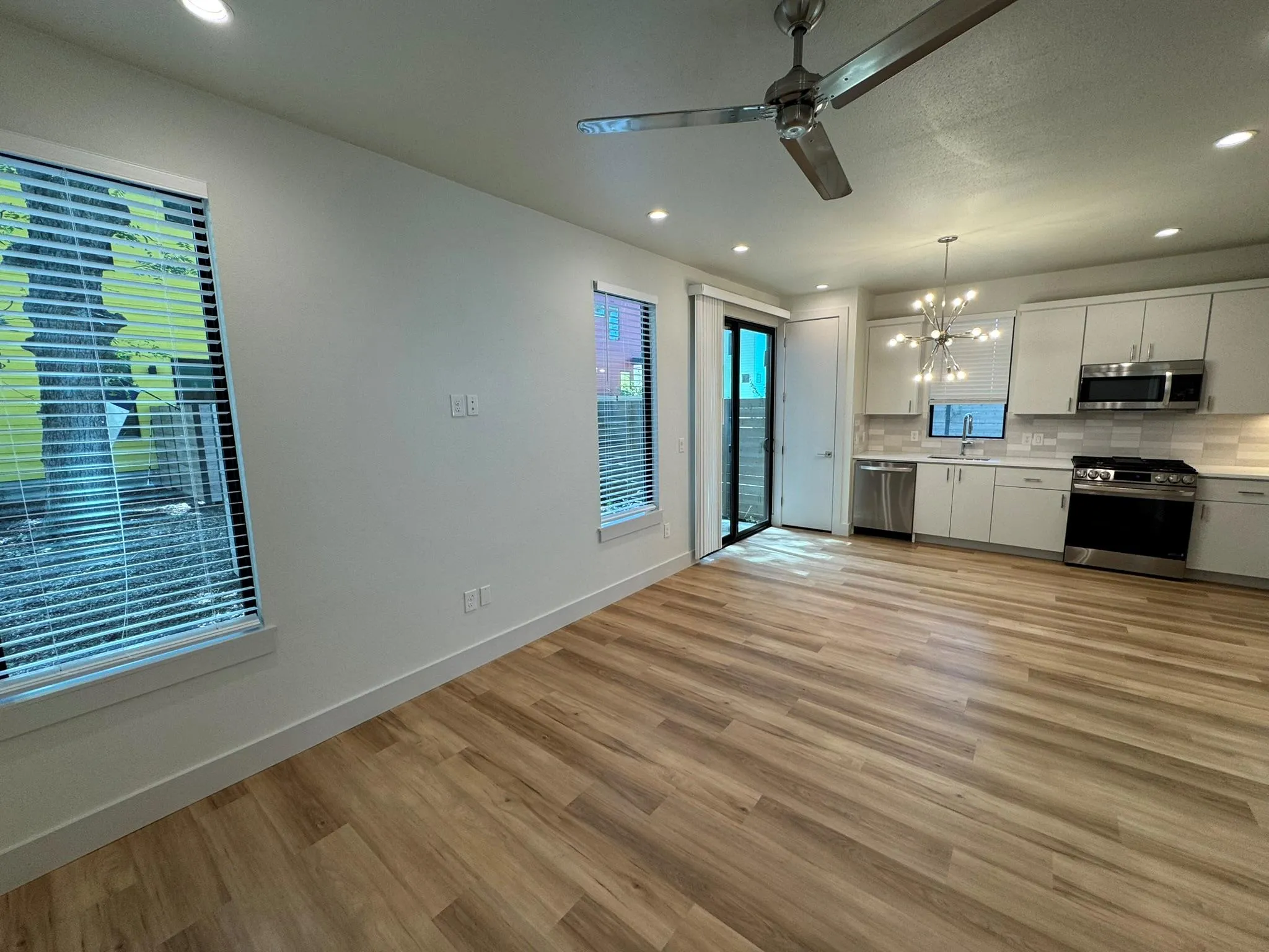 Photo 2 of 1133 WALTON LN #2