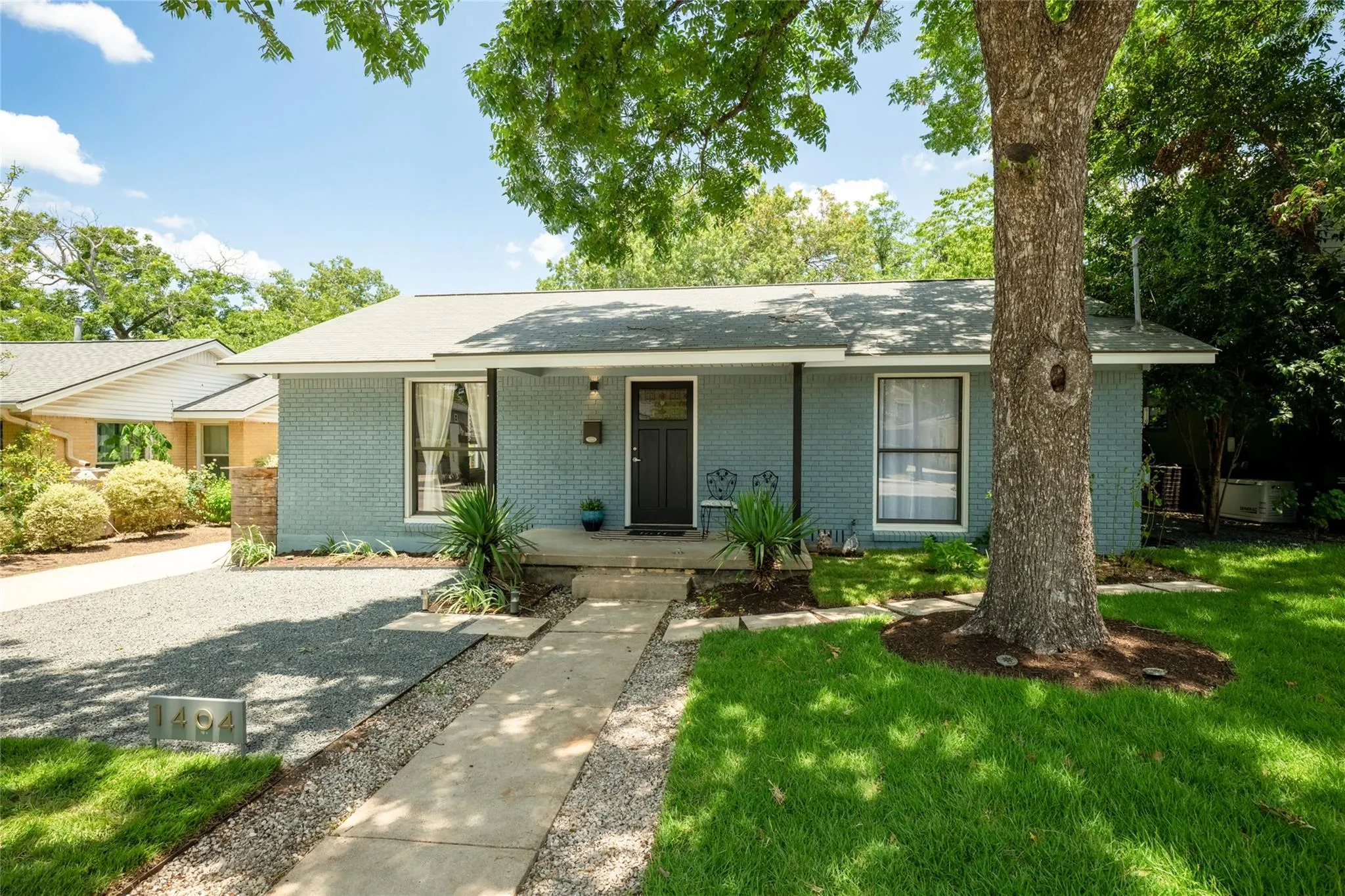 Photo 2 of 1404 JUSTIN LN #1