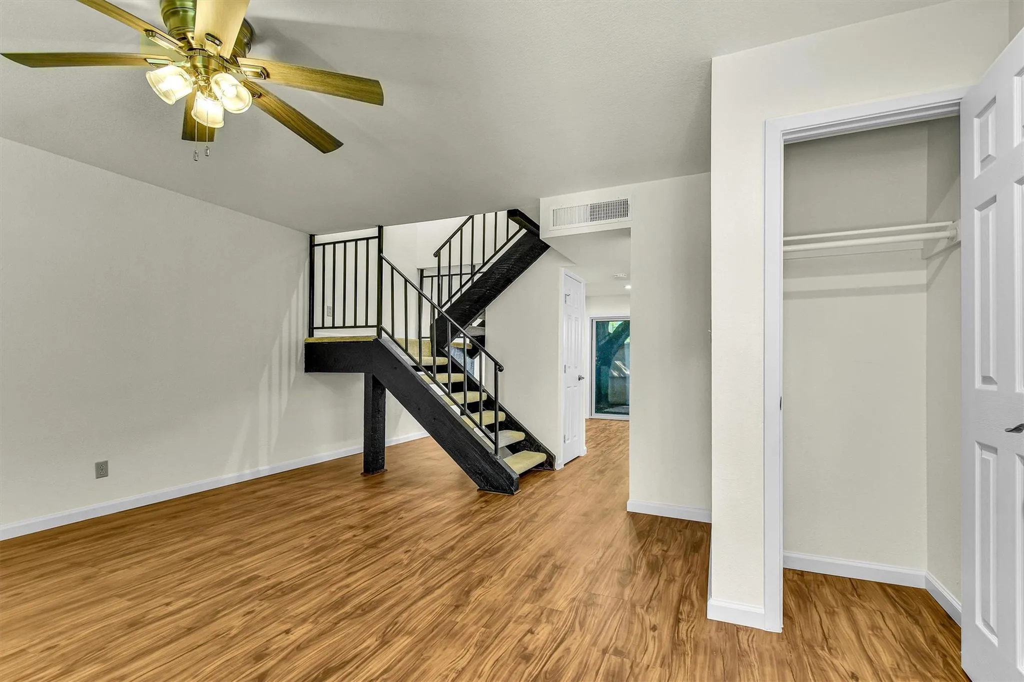 Photo 4 of 9602 COVEY RIDGE LN