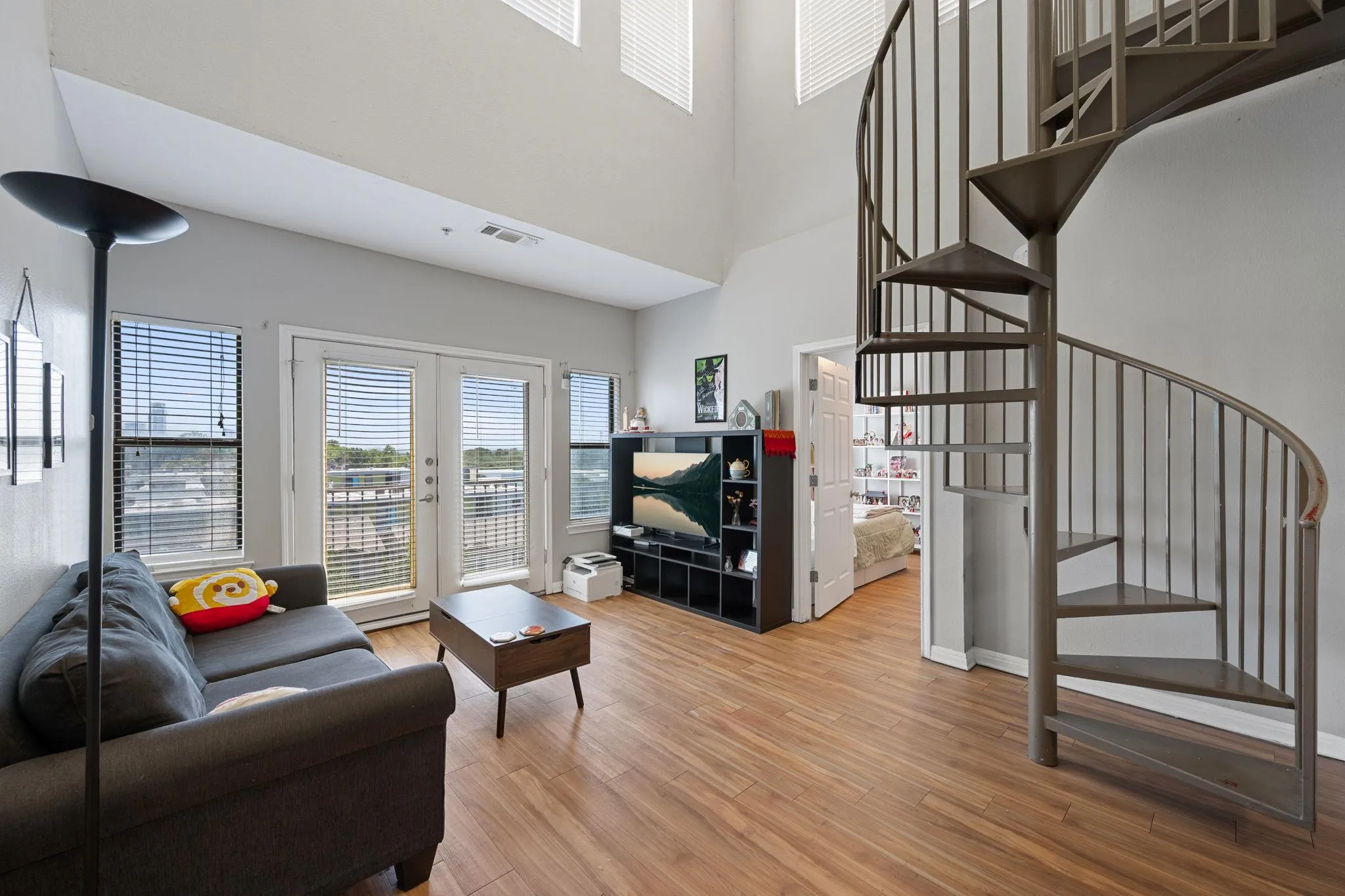 Photo 3 of 2502 LEON ST #508
