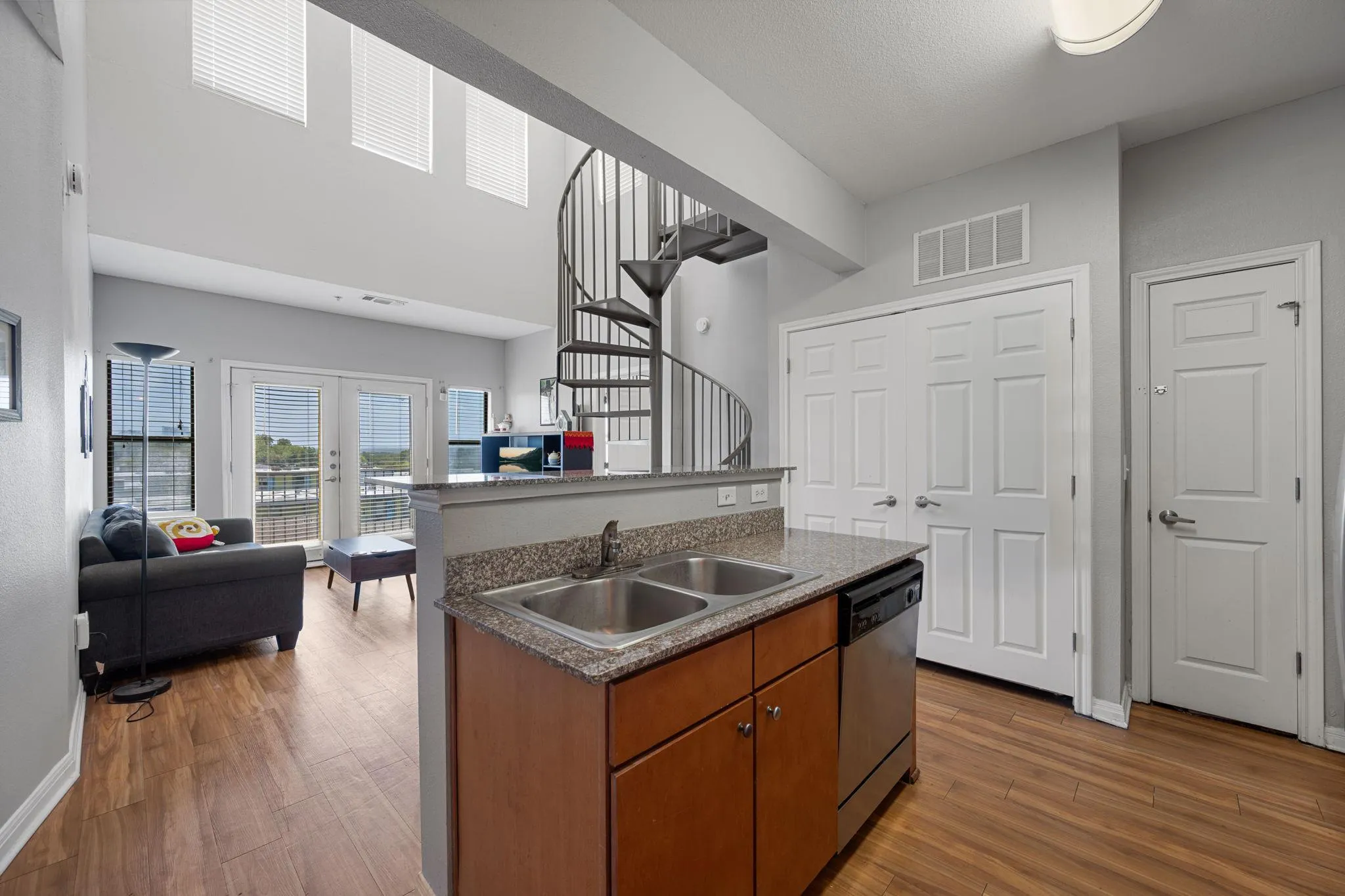 Photo 4 of 2502 LEON ST #508
