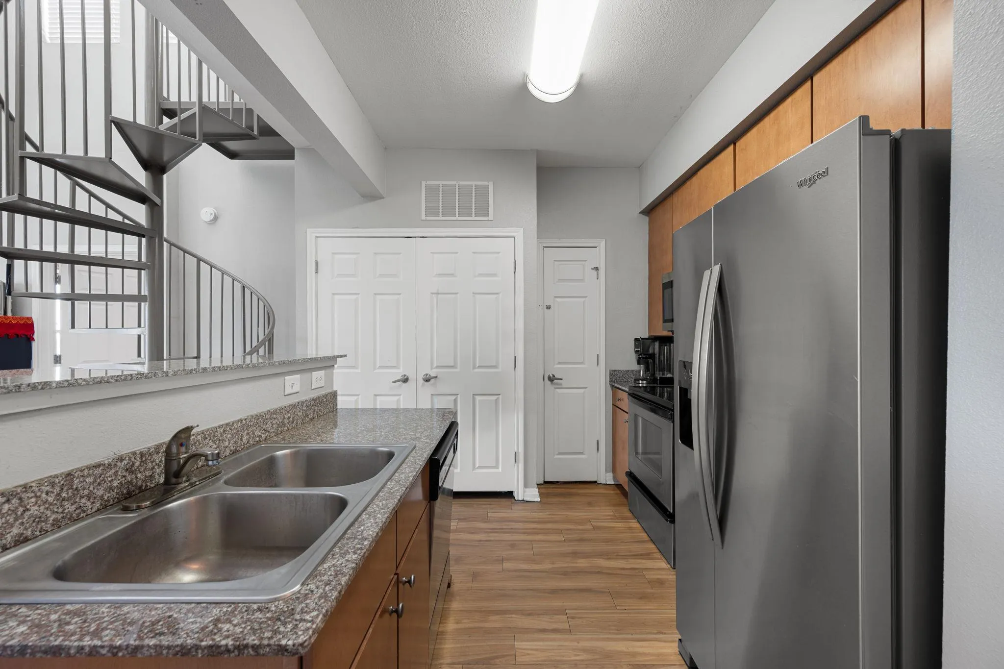 Photo 5 of 2502 LEON ST #508