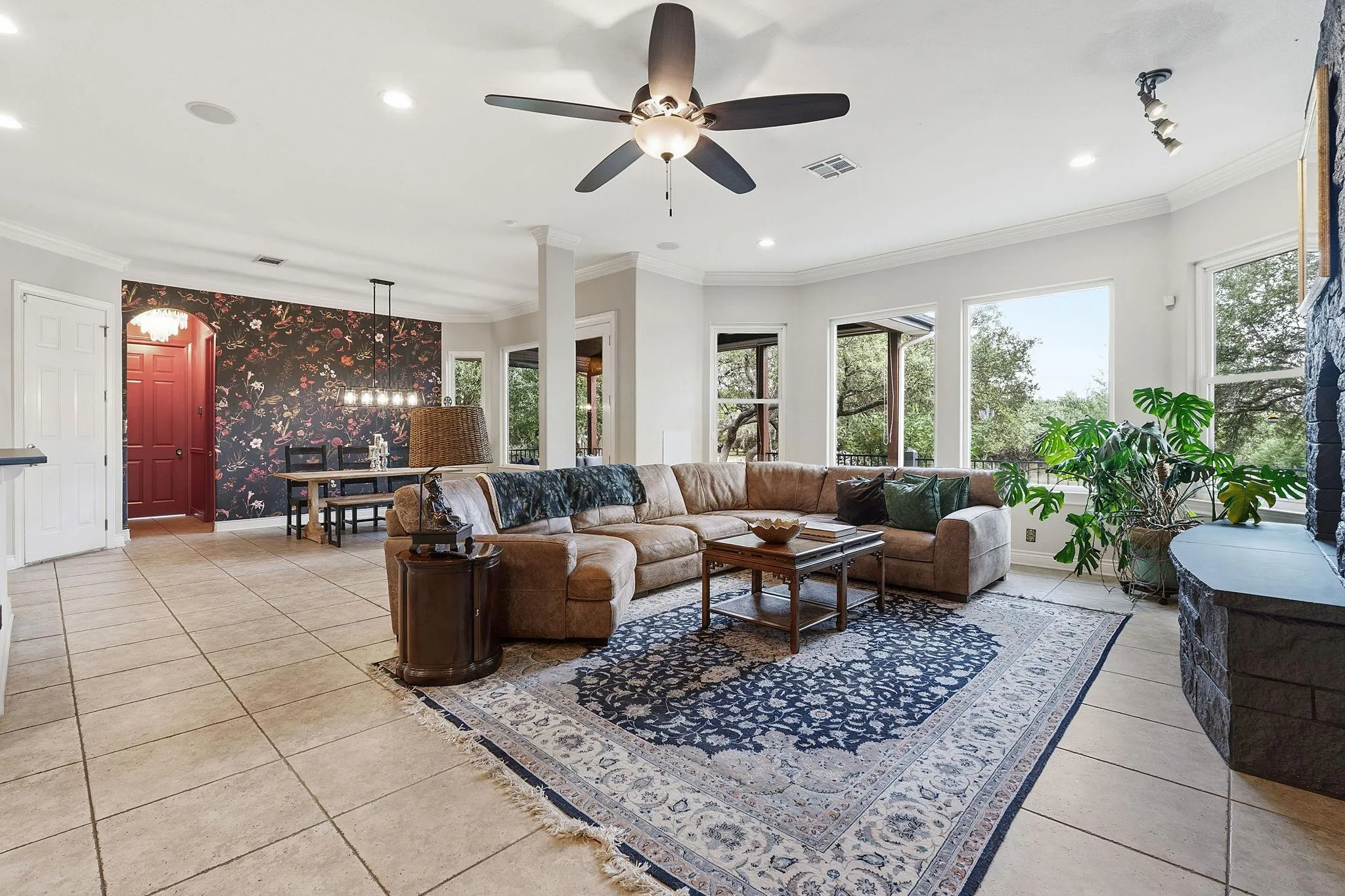 Photo 5 of 607 SADDLEHORN DR