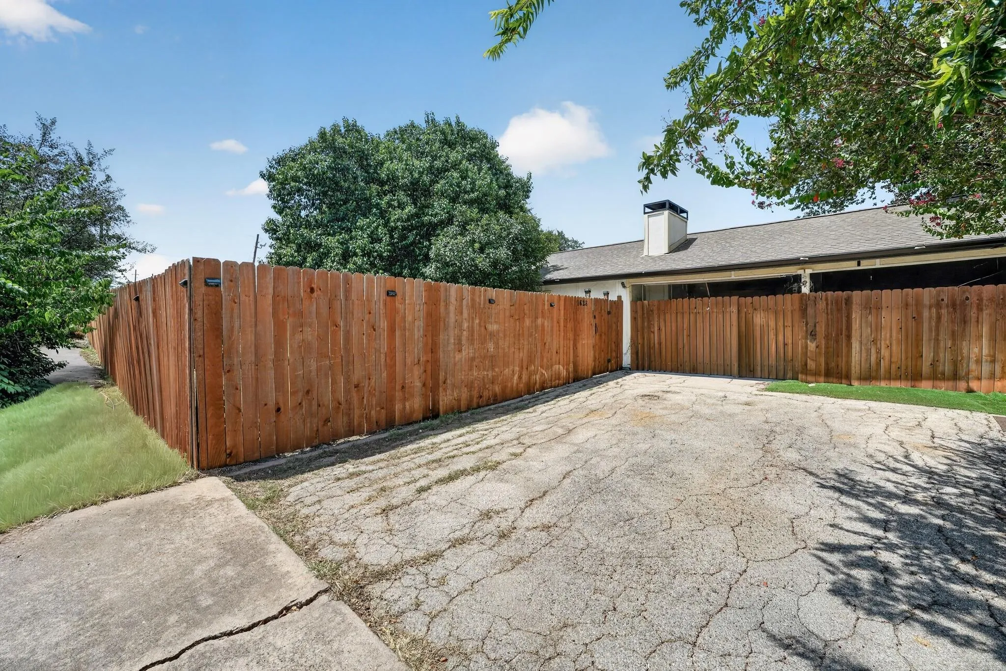 Photo 2 of 1628 ROYAL HILL DR