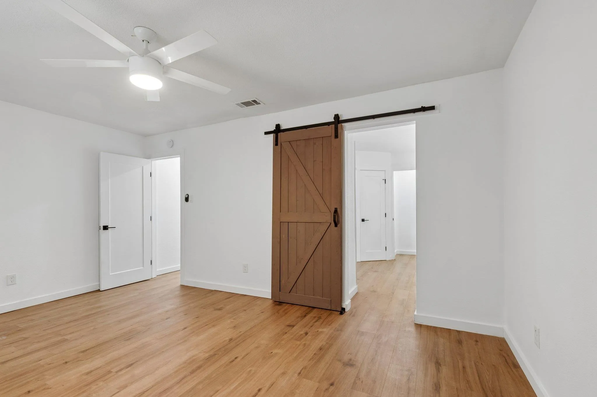 Photo 5 of 1900 RAMPART CIR
