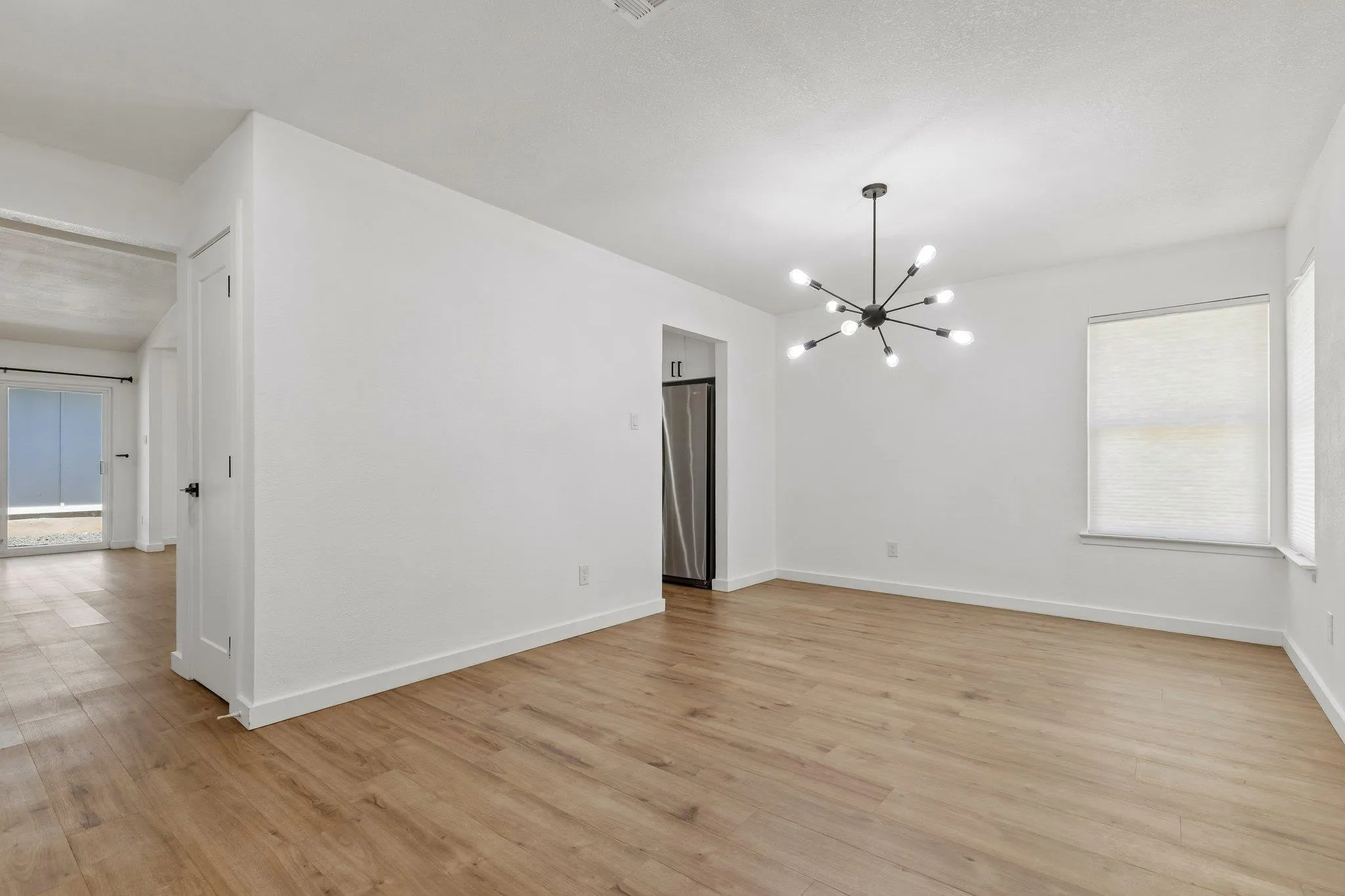 Photo 4 of 1900 RAMPART CIR
