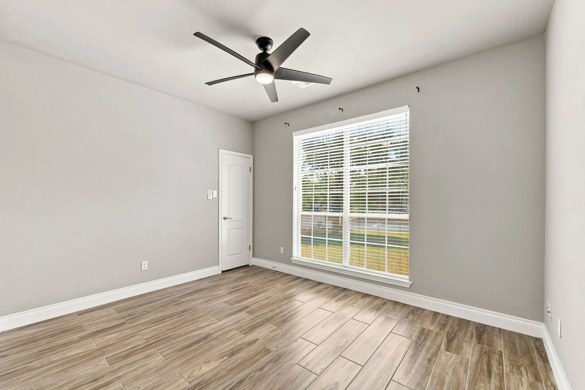Photo 5 of 1600 VIKI LYNN CT