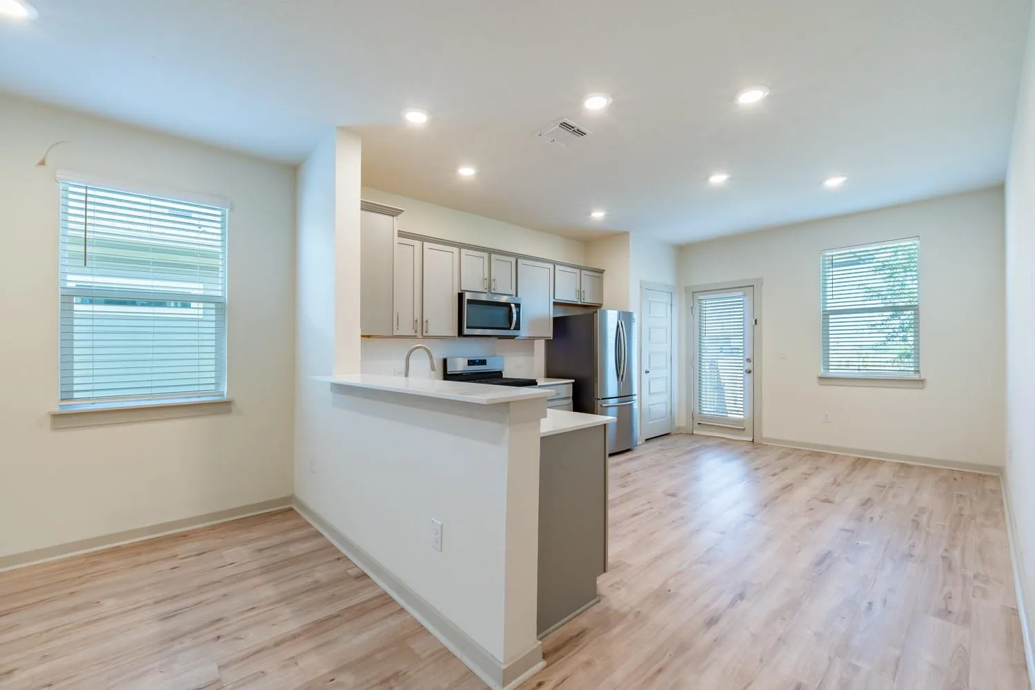 Photo 4 of 10801 MERIS LN