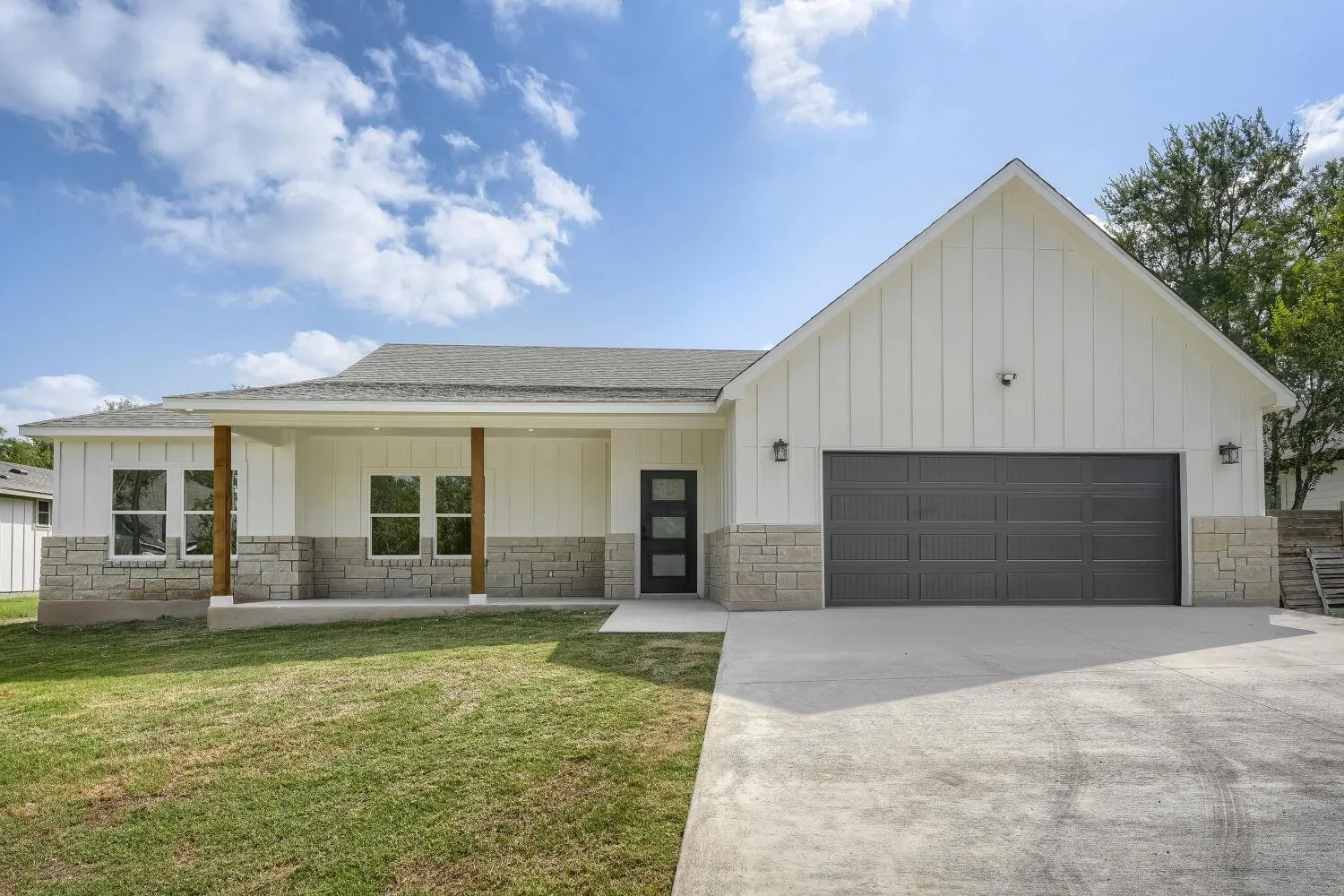 Photo of 334 NENE LN, Bastrop, TX, 78602