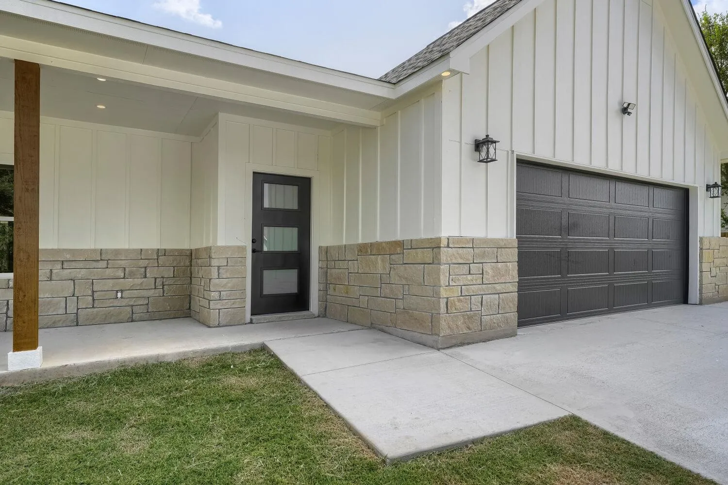 Photo 3 of 334 NENE LN