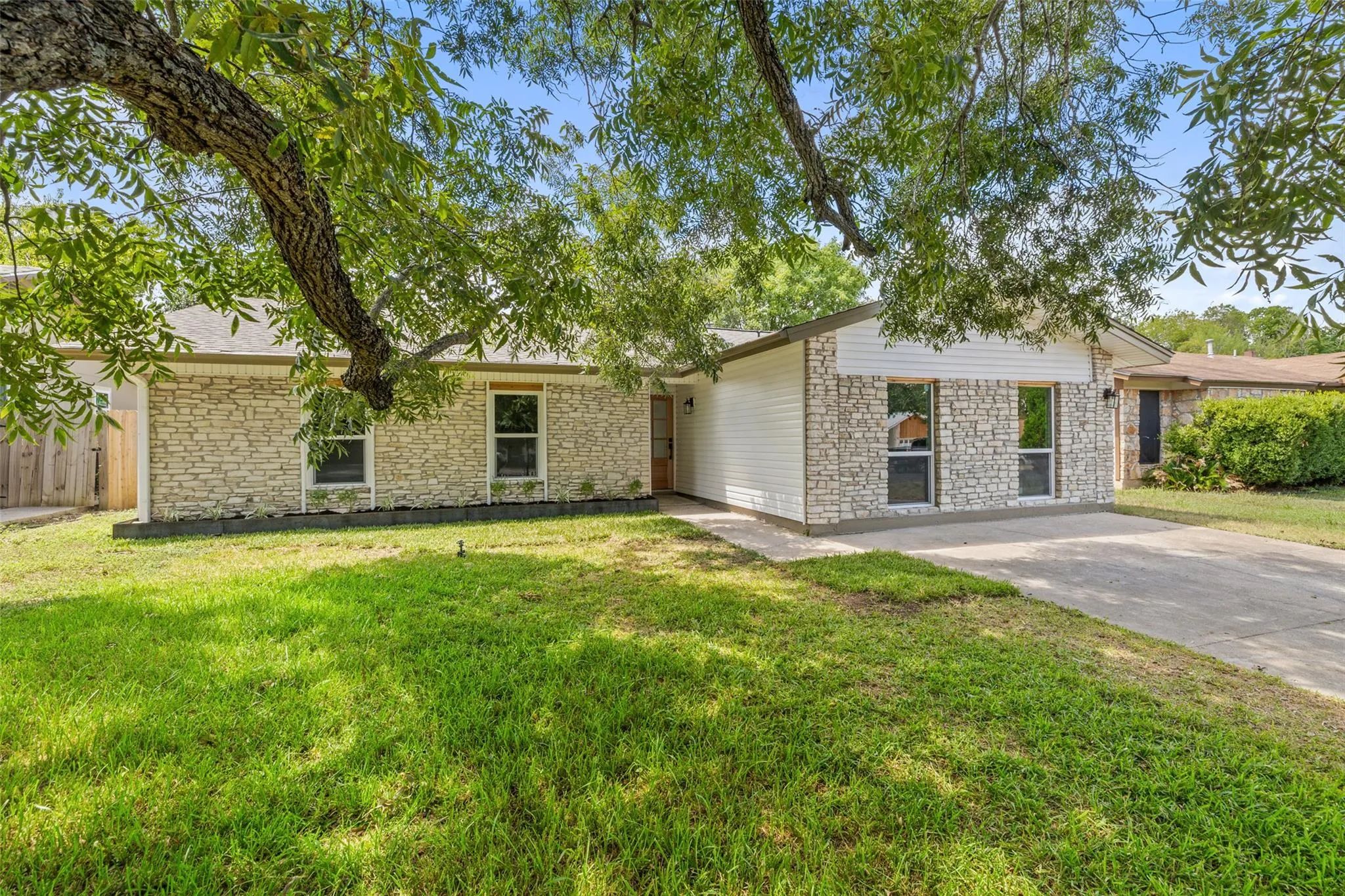 Photo 4 of 1111 SPEARSON LN