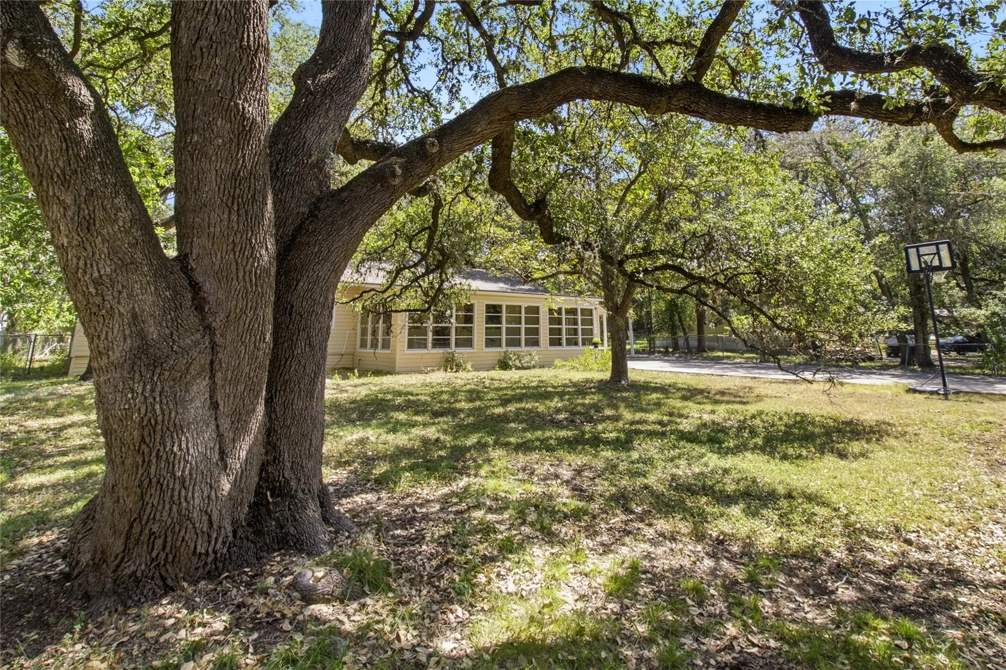 Photo 3 of 606 HARMONS WAY