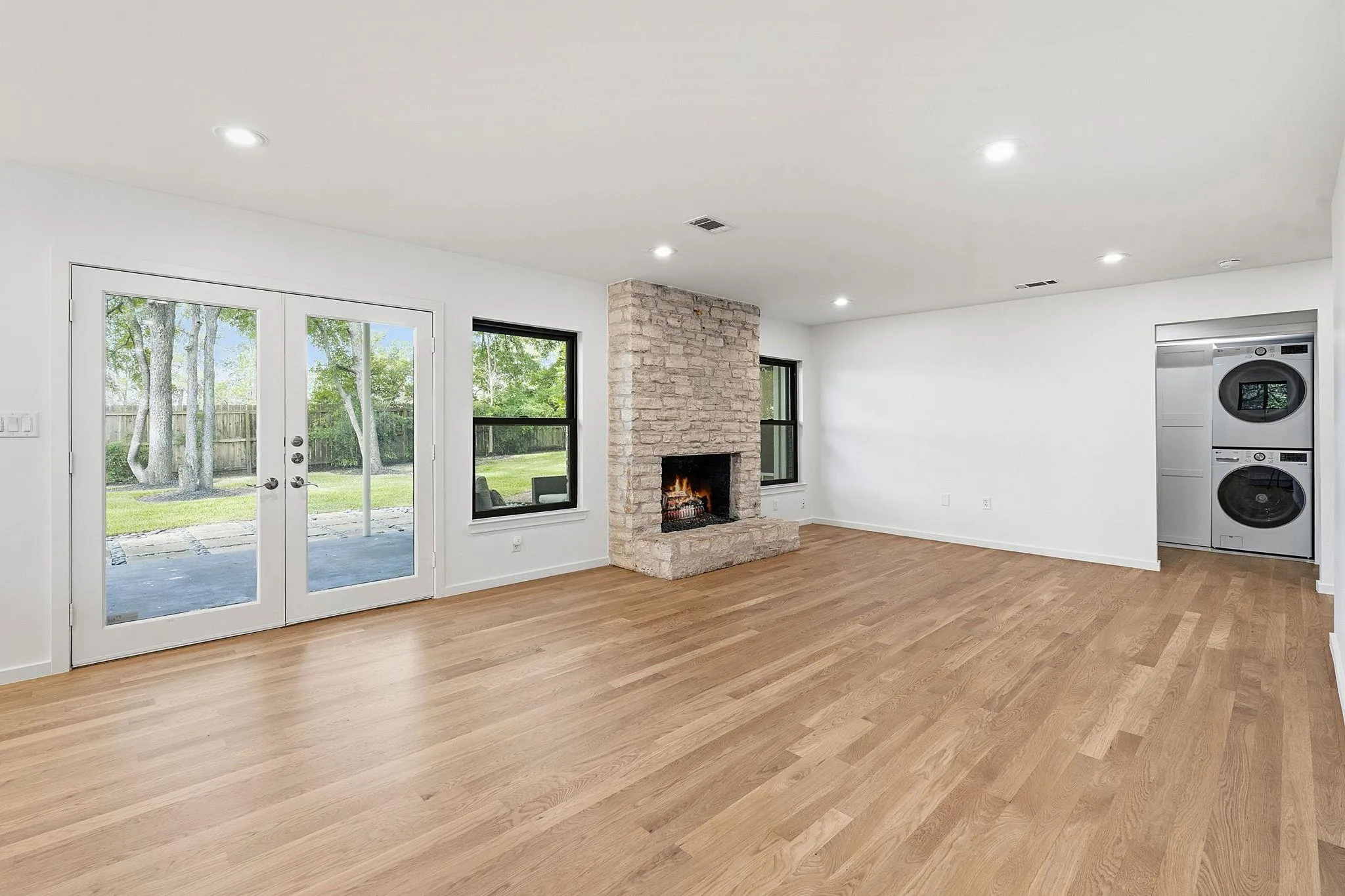Photo 5 of 2114 WYCHWOOD DR