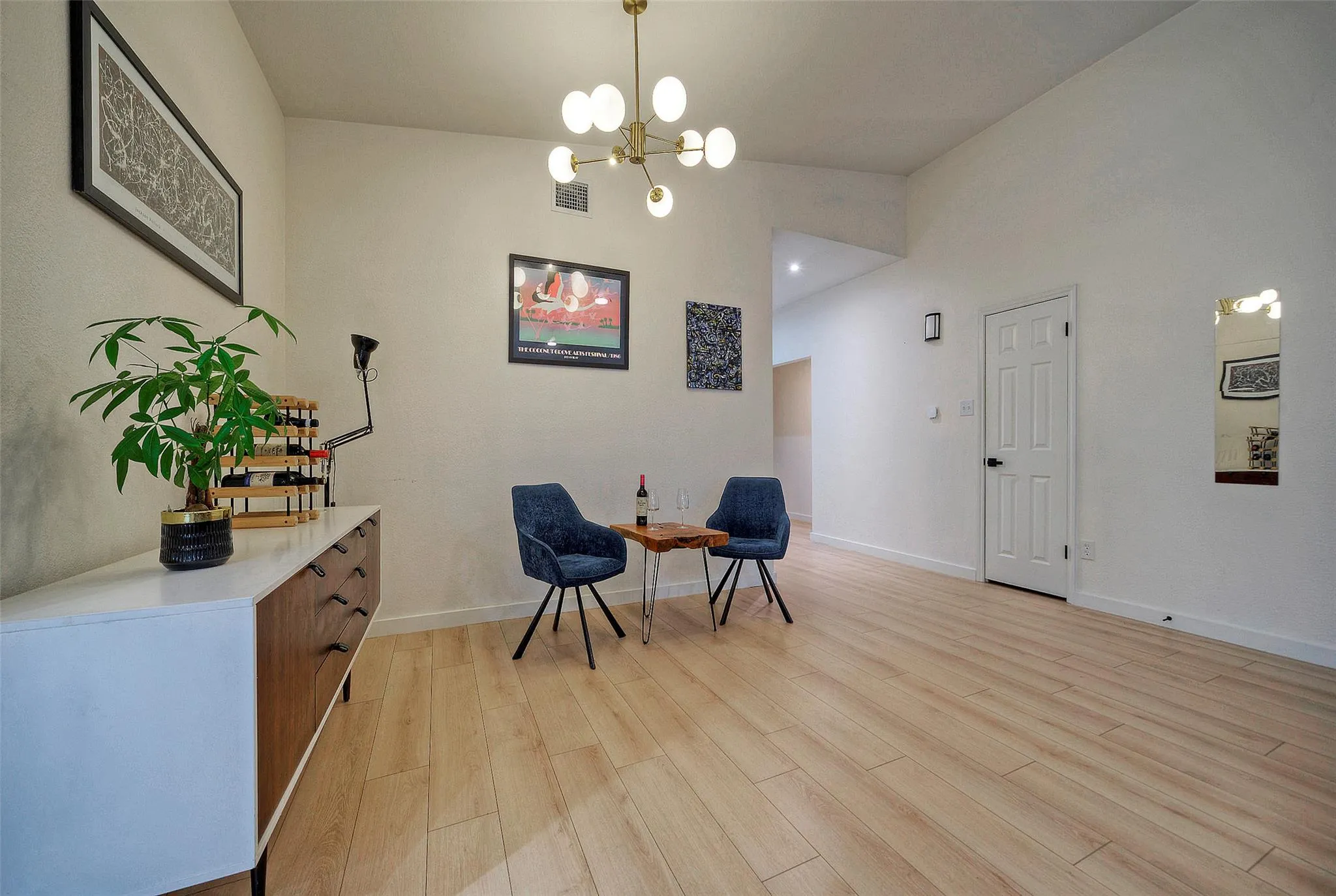 Photo 4 of 8406 LOS RANCHOS DR