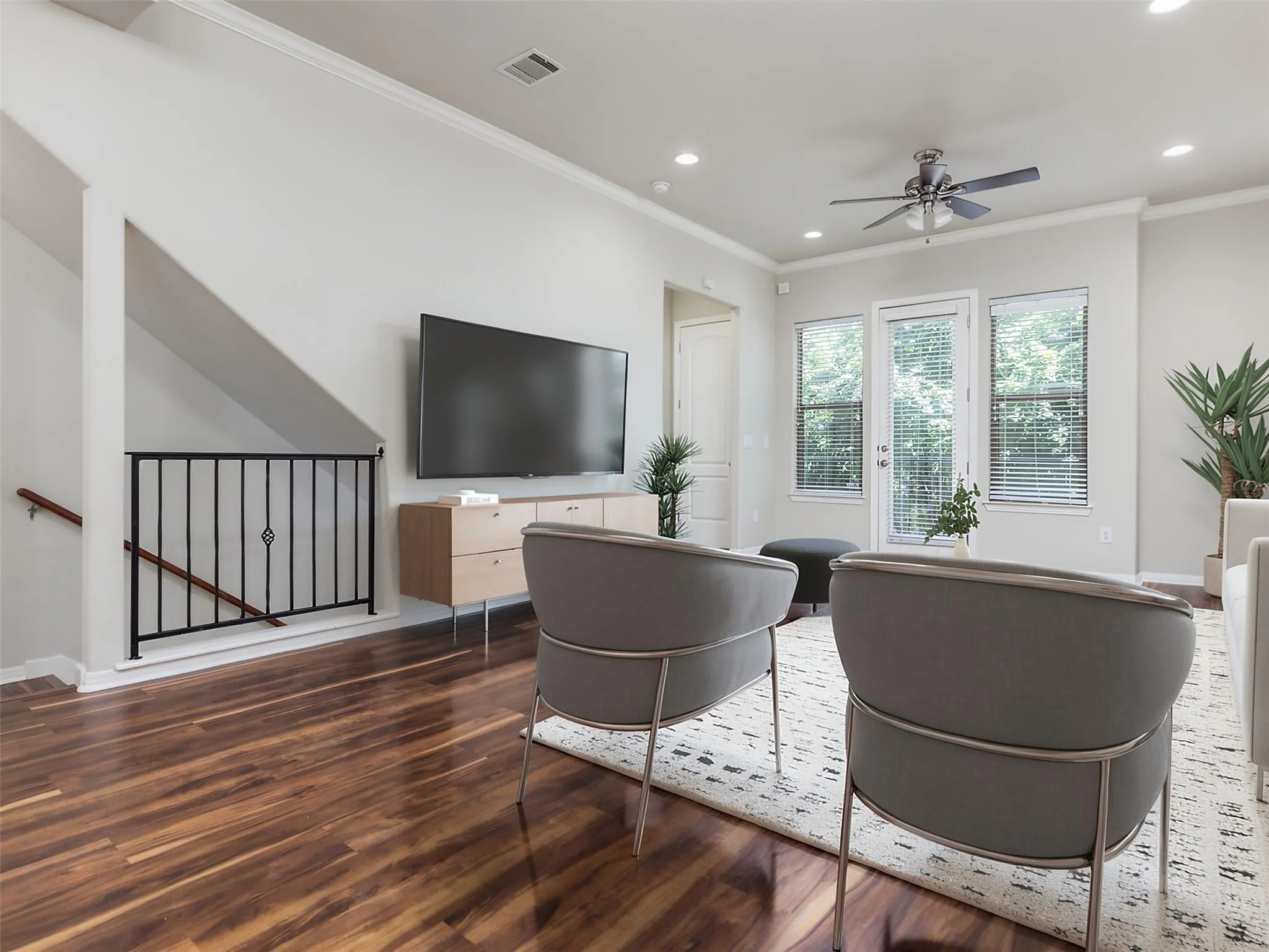 Photo 3 of 1115 KINNEY AVE #18