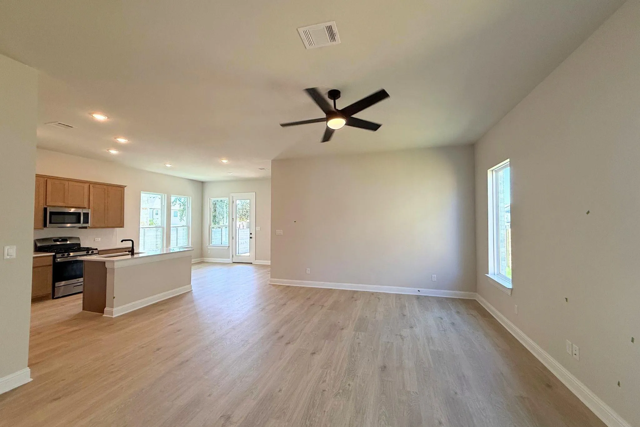 Photo 5 of 1105 STONEHILL DR