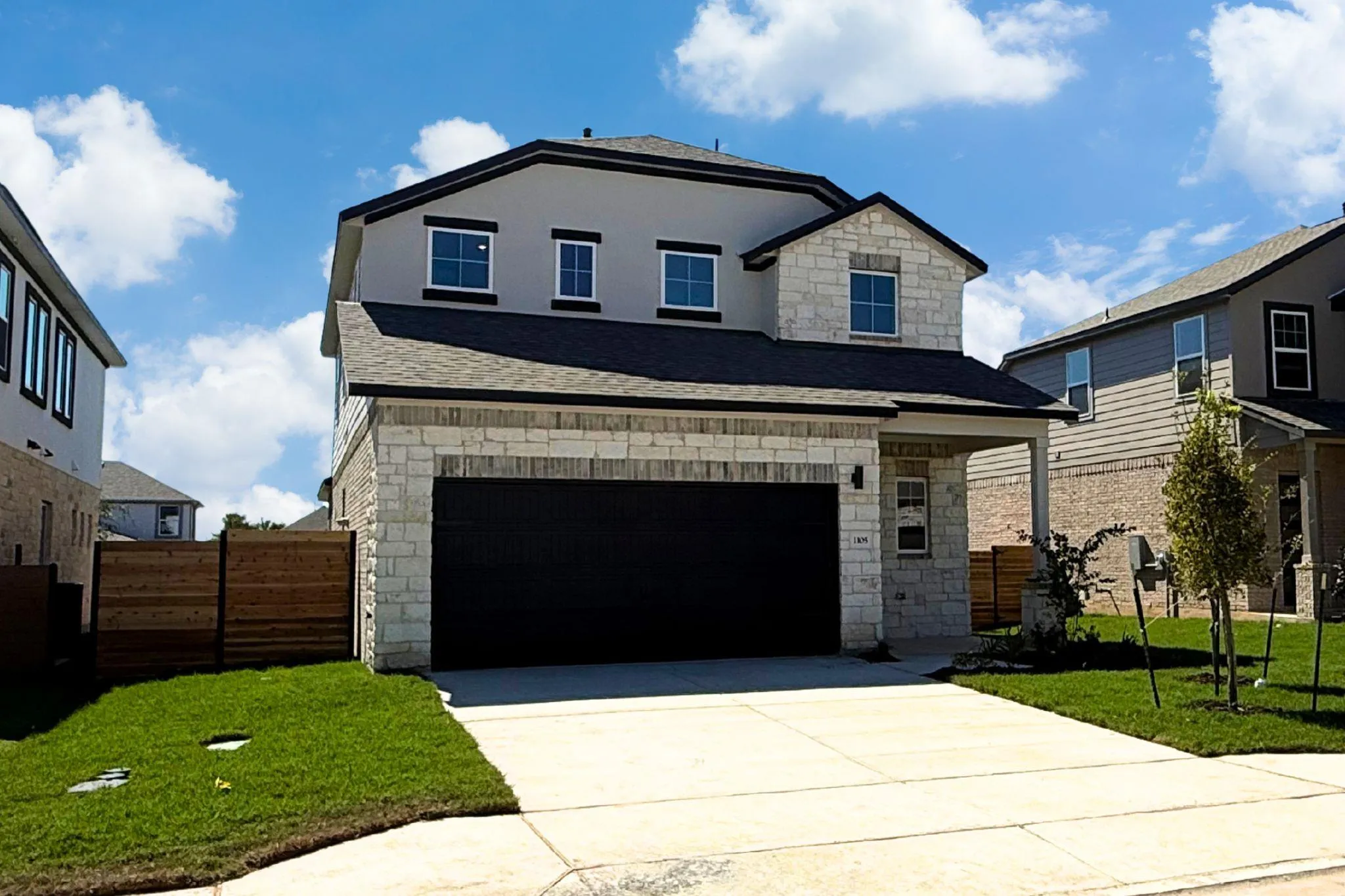 Photo 2 of 1105 STONEHILL DR