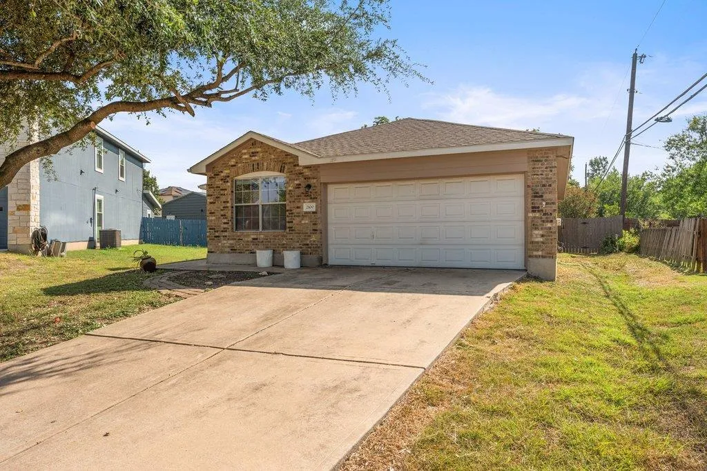 Photo 3 of 2100 BOYER DR