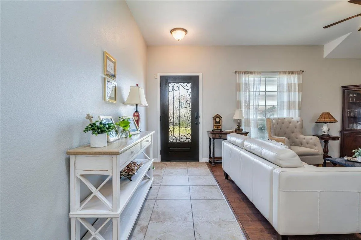 Photo 5 of 17912 LINKHILL DR