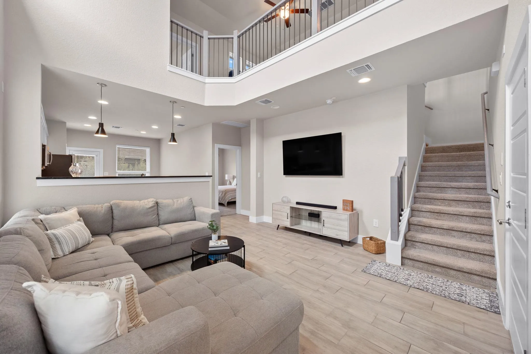 Photo 4 of 11315 GADSEN LN