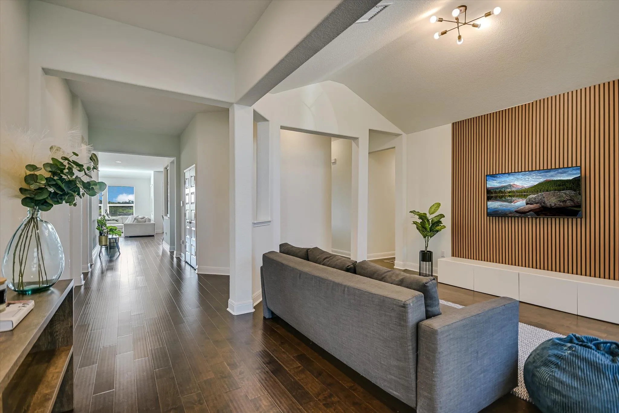 Photo 5 of 16932 AVENTURA AVE