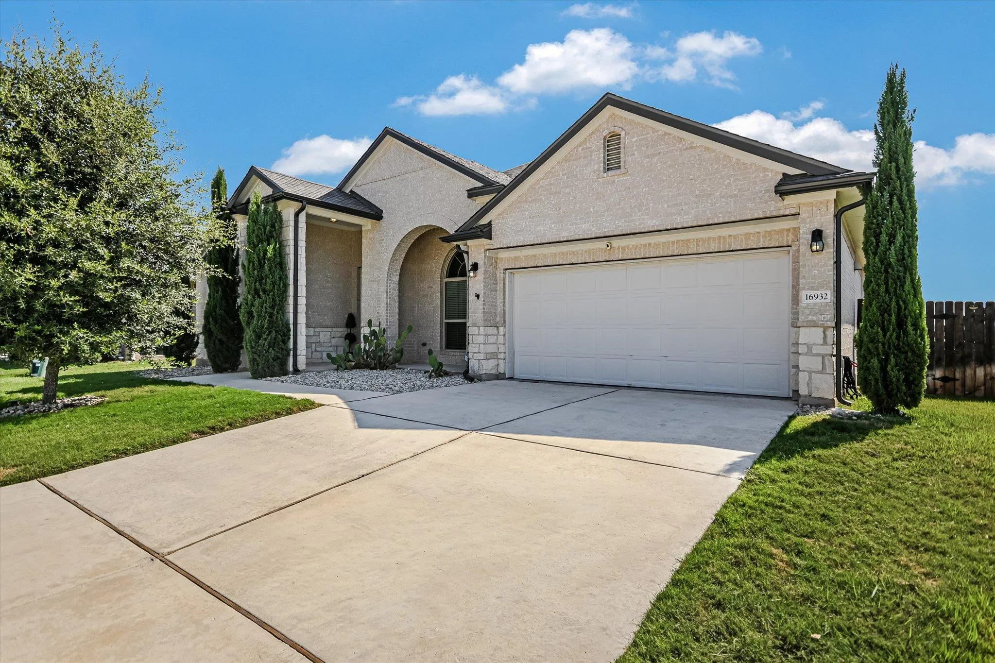 Photo 2 of 16932 AVENTURA AVE